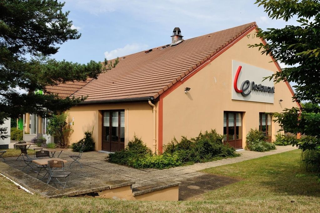 Campanile Moulins Аверм Экстерьер фото